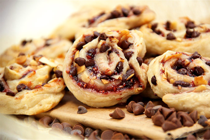 Recette de roulés feuilletés aux framboises et pépites de chocolat