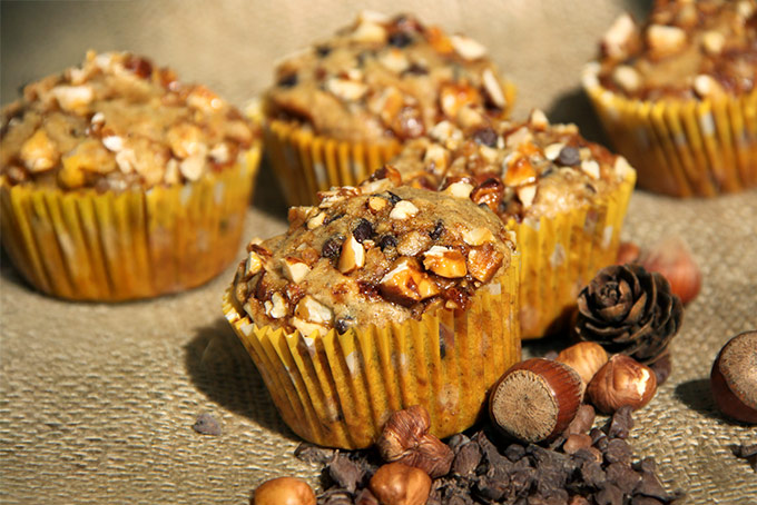 Recette de muffins aux pépites de chocolat et aux noisettes caramélisées