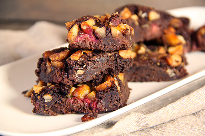 Recette de brownie aux framboises et noix de macadamia