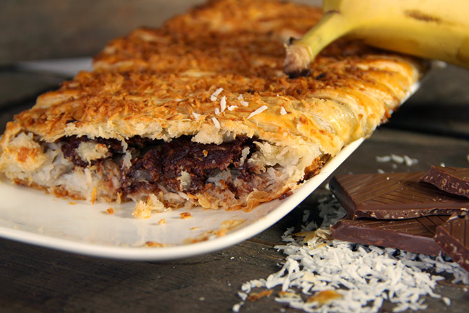 Recette de tresse feuilletée à la banane, noix de coco et au chocolat au lait