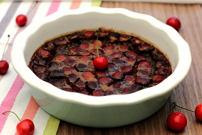 Recette de clafoutis léger aux cerises et chocolat