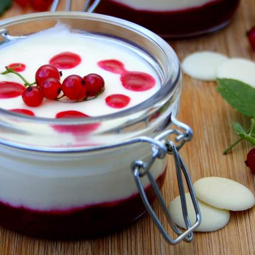 Recette de Crème Mousseuse Chocolat Blanc sur Coulis de Groseilles