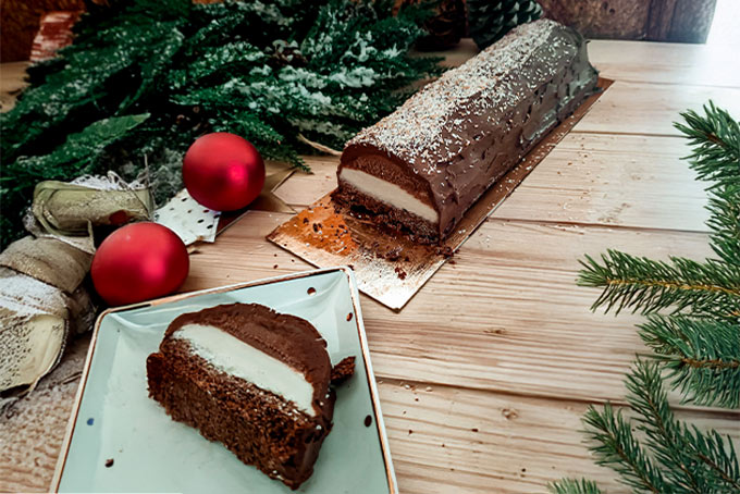 Recette de bûche vegan et sans cuisson au chocolat et à la noix de coco