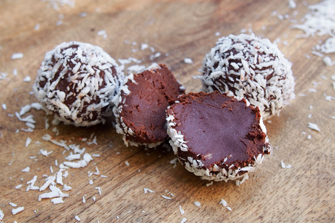 Recette de truffes vegan et fondantes au chocolat noir et à la noix de coco