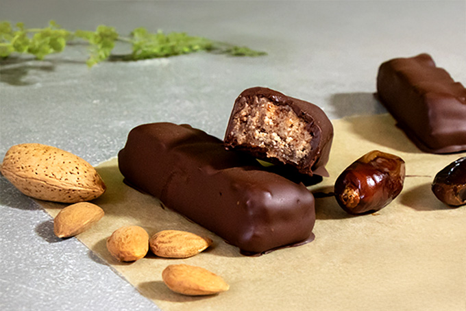 Barres au chocolat, aux amandes et au caramel de dattes