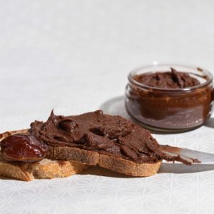 Recette de pâte à tartiner au chocolat et aux dattes