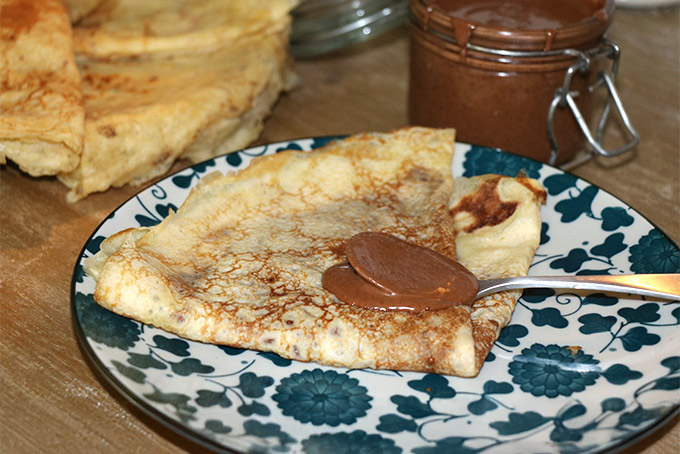 Recette de crêpes et de pâte à tartiner au chocolat au lait et aux noisettes