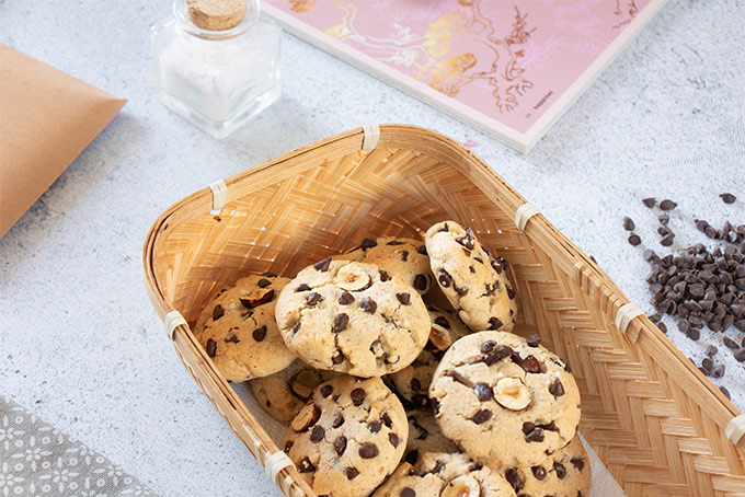 Biscuits aux noisettes et aux pépites de chocolat noir