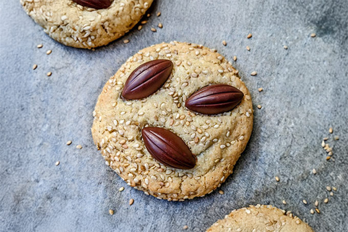 Recette de cookies au chocolat noir, sésame et miso